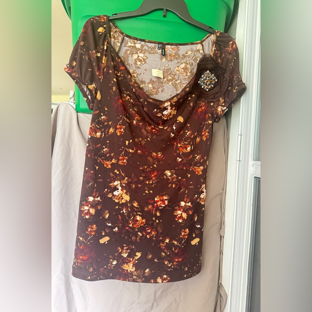 Maurices Sz M Brown and Orange Graphic Embellished Blouse NWT😊😊